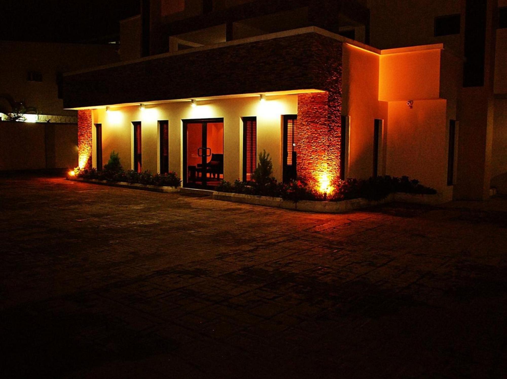 S & S Hotel & Suites Лагос Экстерьер фото