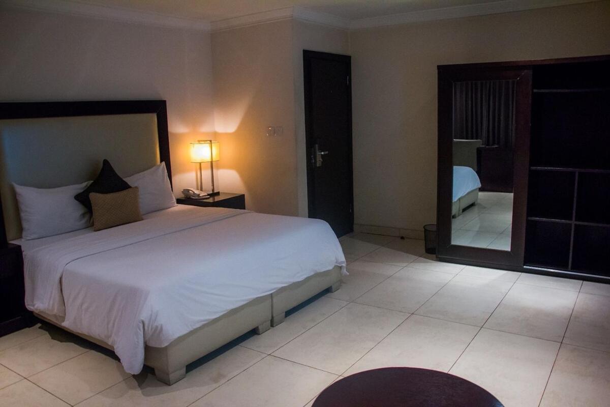 S & S Hotel & Suites Лагос Экстерьер фото