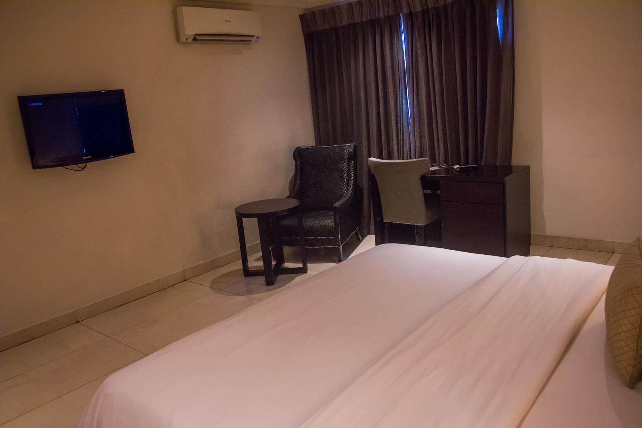 S & S Hotel & Suites Лагос Экстерьер фото