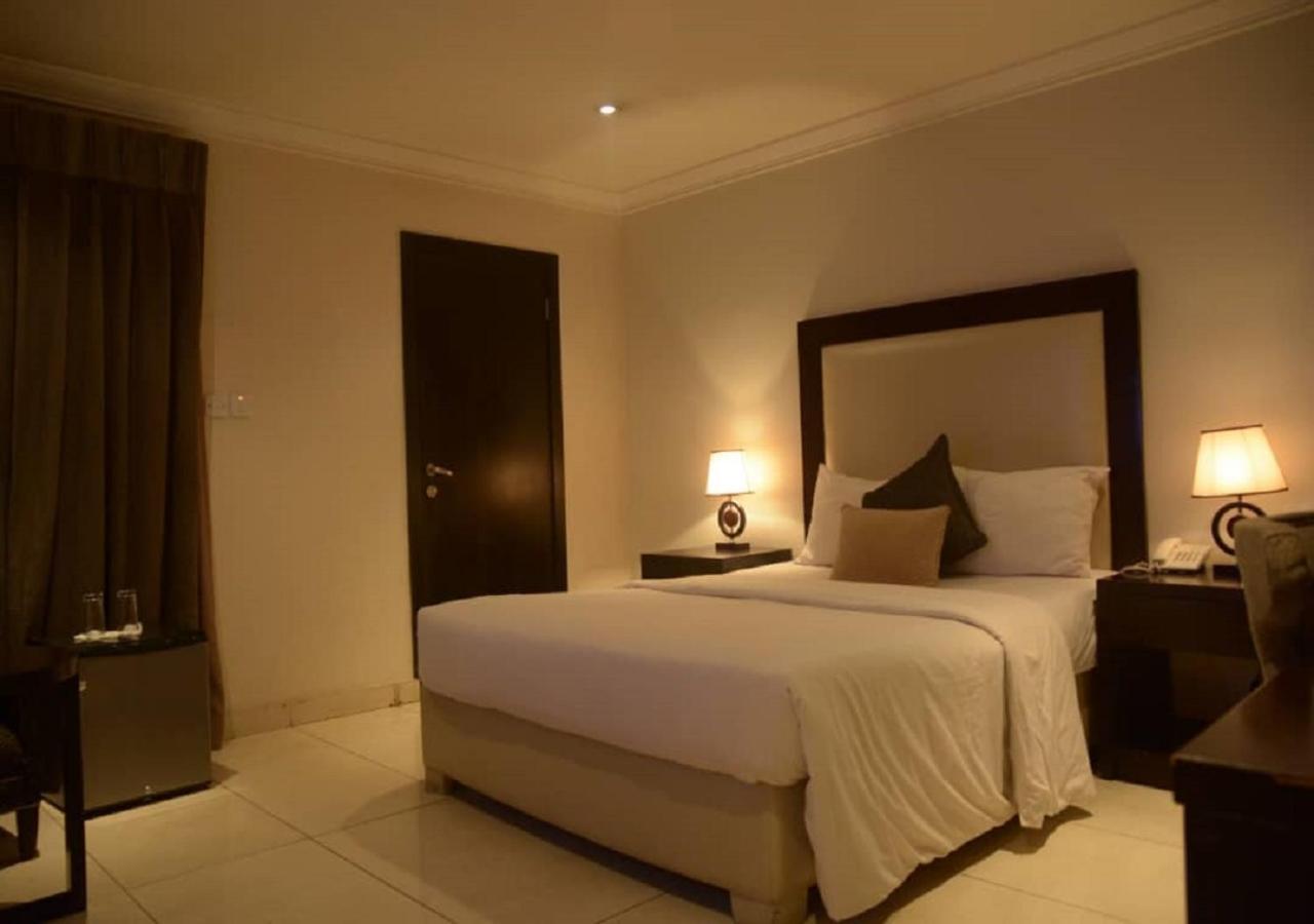 S & S Hotel & Suites Лагос Экстерьер фото